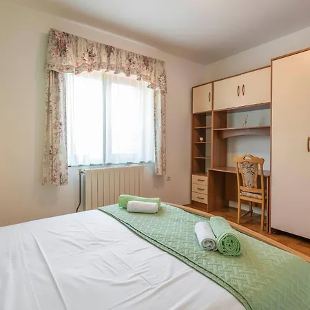 Villa Rustic Margerita With Pool In Porec *