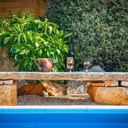 Villa Rustic Margerita With Pool In Porec Kaštelir