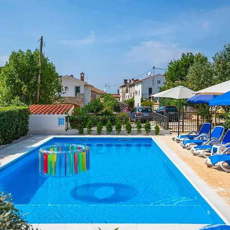 Villa Rustic Margerita With Pool In Porec