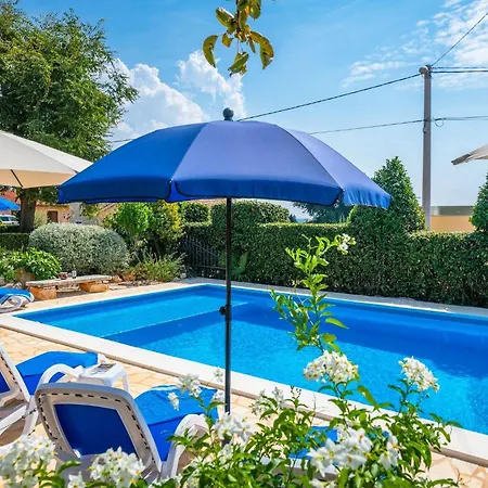 Rustic Margerita With Pool In Porec Kaštelir