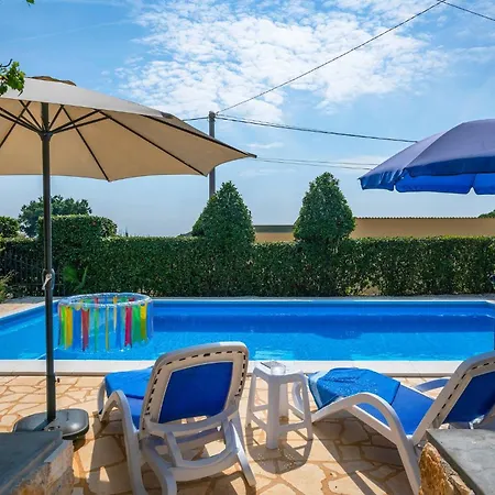Rustic Margerita With Pool In Porec 빌라 *