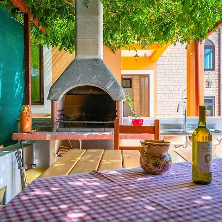 Rustic Margerita With Pool In Porec *